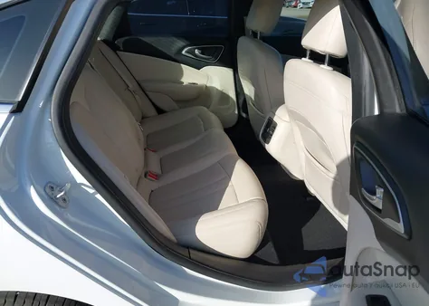 2015 Chrysler 200 C z USA, uszkodzony, nr VIN 1C3CCCCB0FN525031